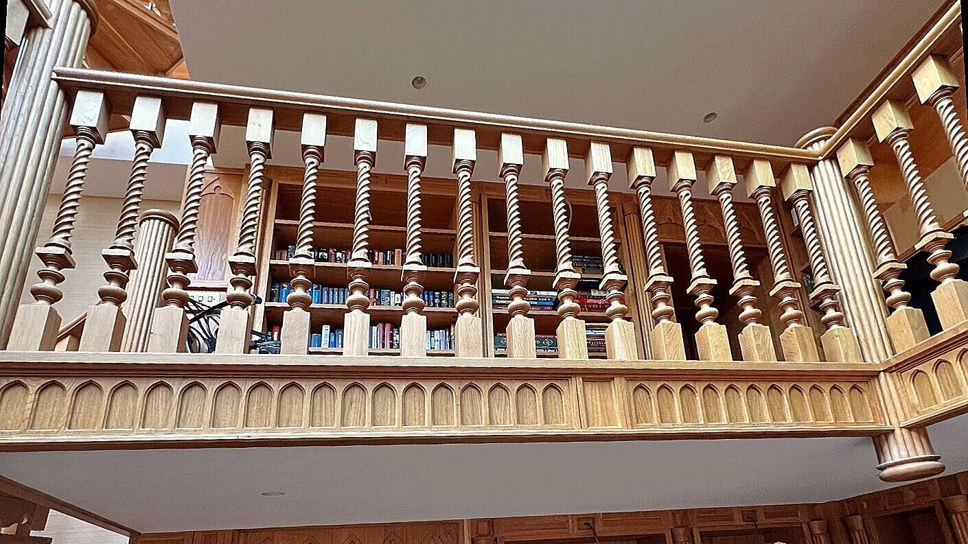 A library gallery with barley-twist balusters made by Reeve & Co